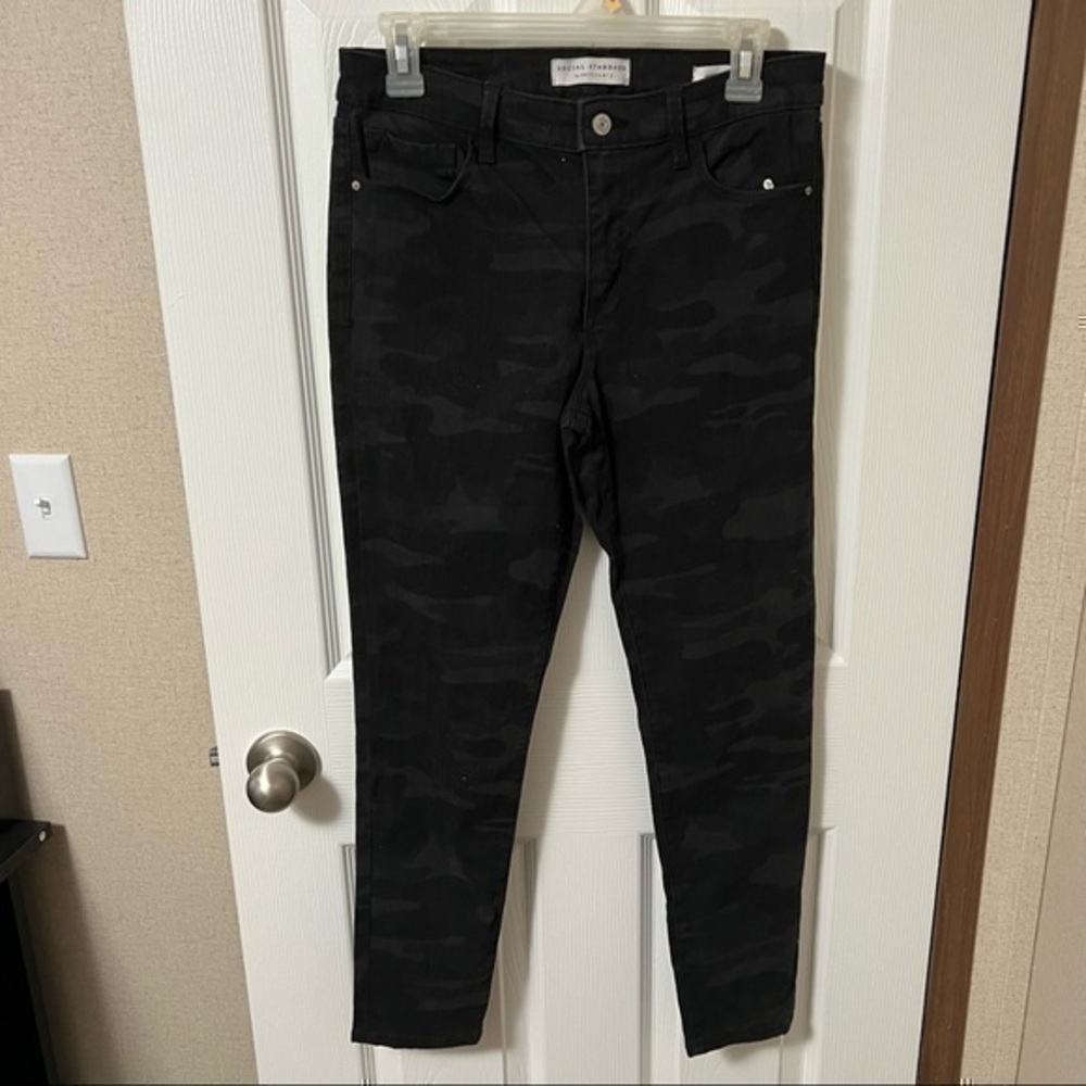 social standard by sanctuary Women's camo ankle jeans sz 6